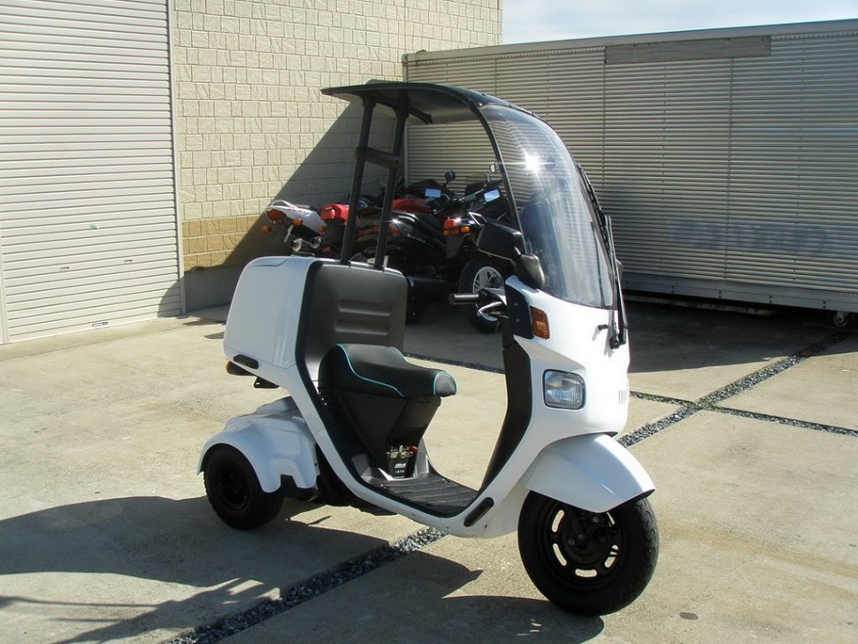 Три скутера. Honda Gyro 2000. Honda Gyro Canopy. Скутер Gyro Canopy. Honda Gyro 2000 электрический.